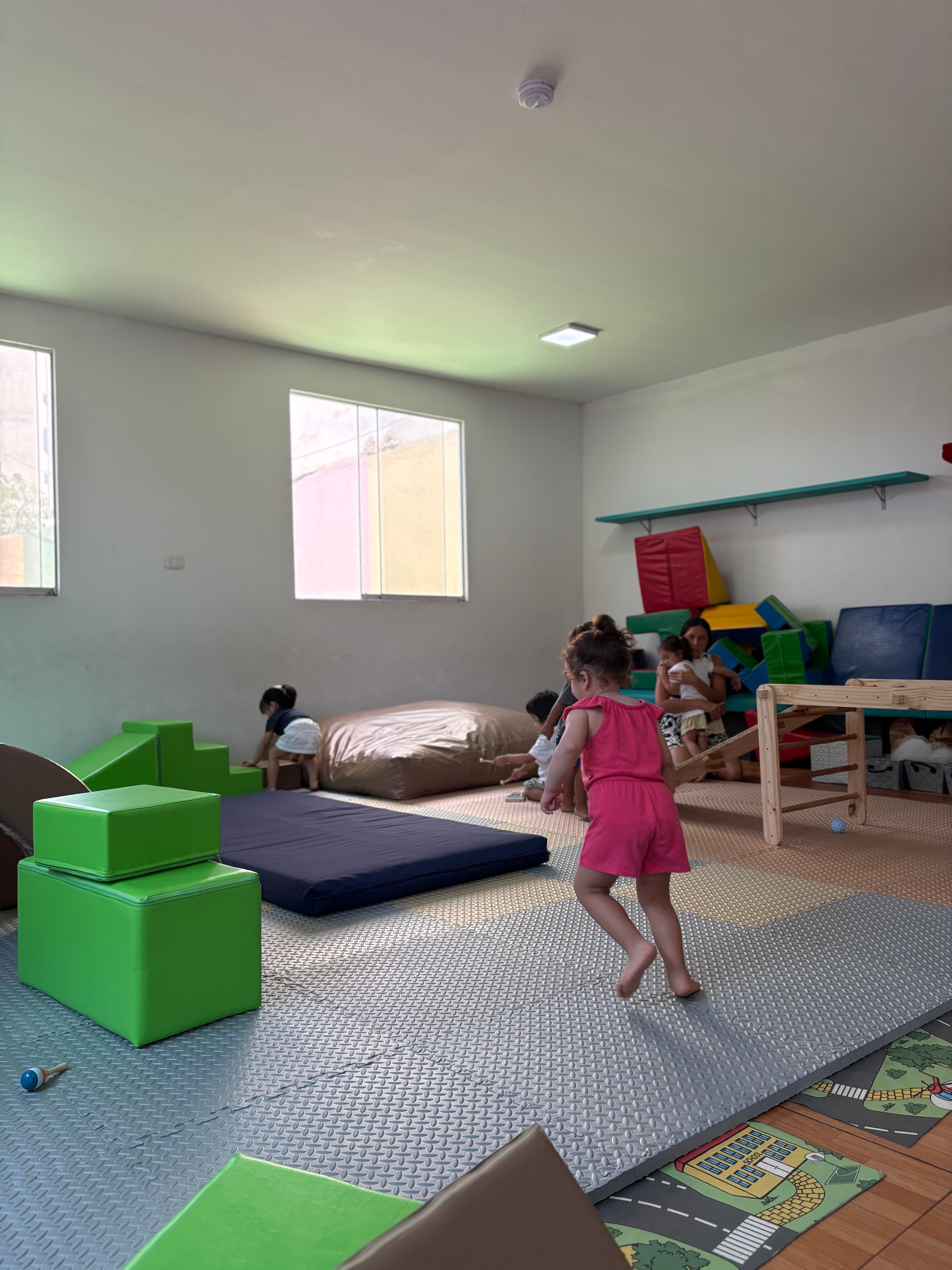 Niños explorando en Casa Fante